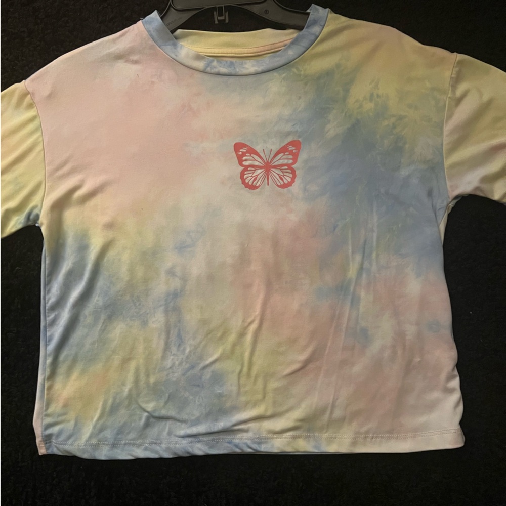 Wallflower T-shirt with butterflie